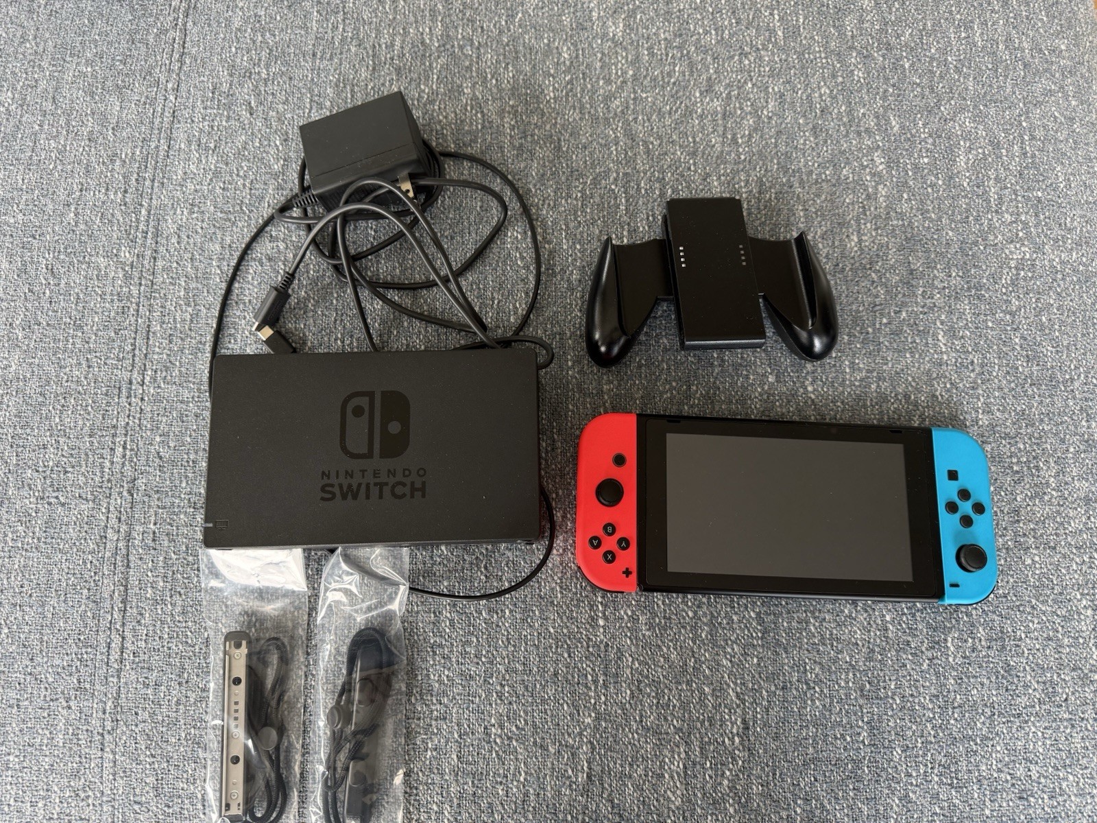 Nintendo Switch Mario Kart 8 Console Deluxe Neon Bundle – Read Listing ********
