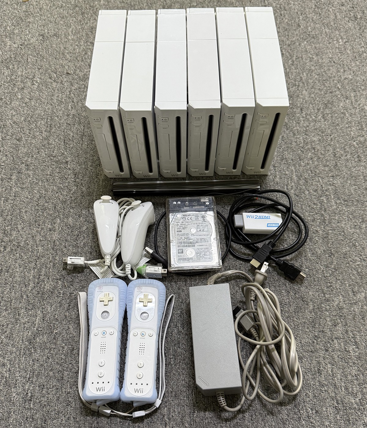 Nintendo Wii Console HD (2 Original Wii Remotes & 320GB Harddisk) Plug and Play