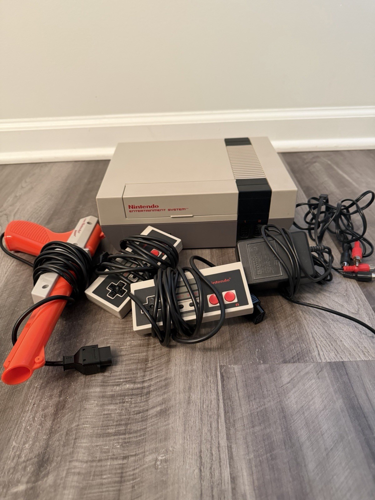 PRISTINE NES Console + 11 Games + Zapper + 2 oem Controllers + 3 Manuals!