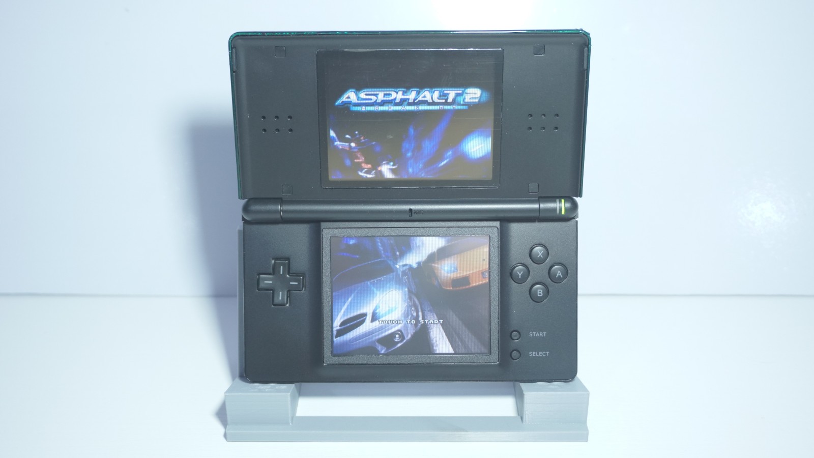 Nintendo DS Lite Shiny Pearlescent Green / Black Handheld System with Charger