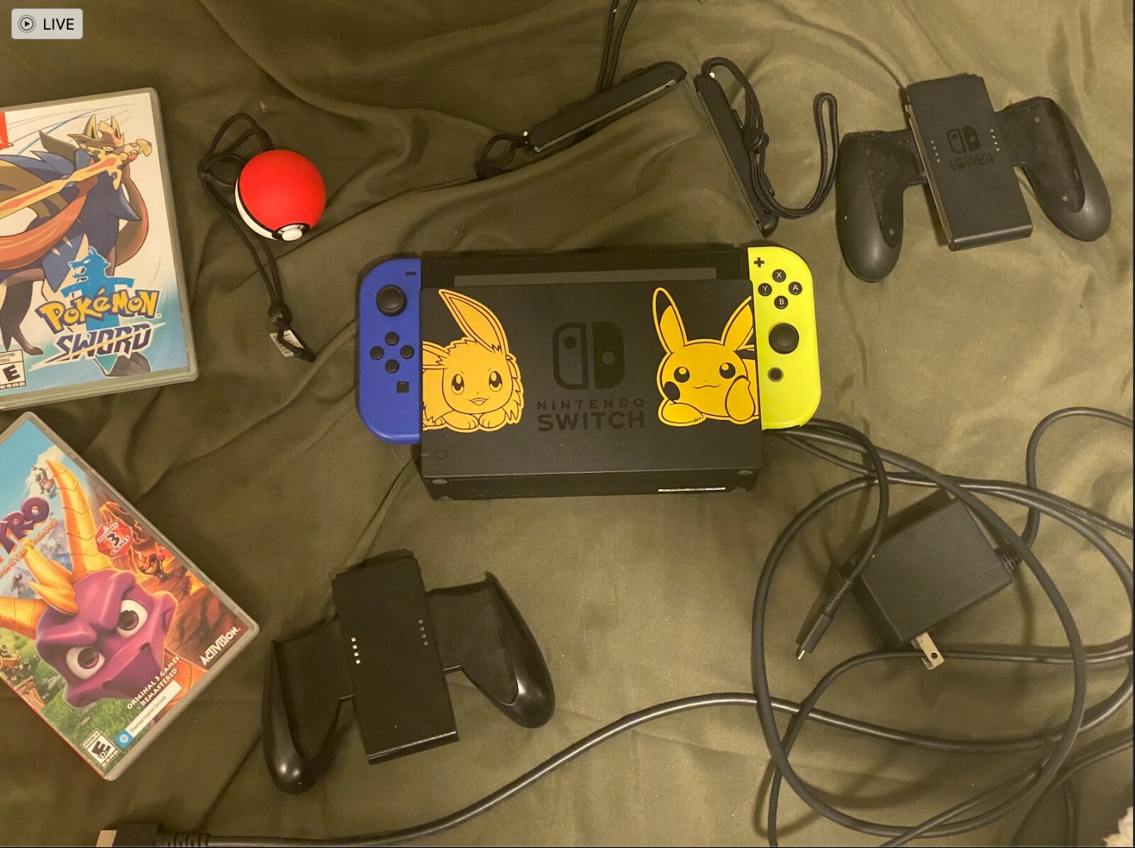 Nintendo Switch Pokemon Let’s Go! Eevee with Monster Ball Plus