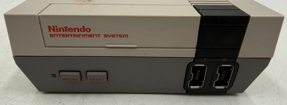 NINTENDO NES CLASSIC EDITION CONSOLE W/ CONTROLLER (CP2018451)