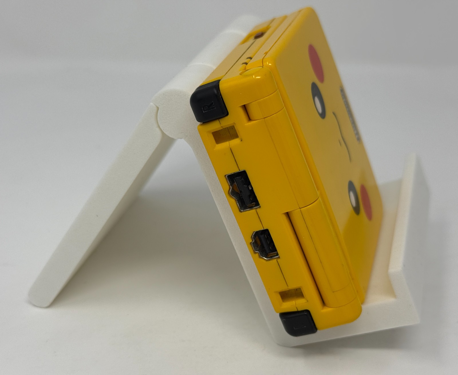 Nintendo Gameboy Advance SP Toys «R» Us Exclusive Limited Edition Pikachu IN BOX