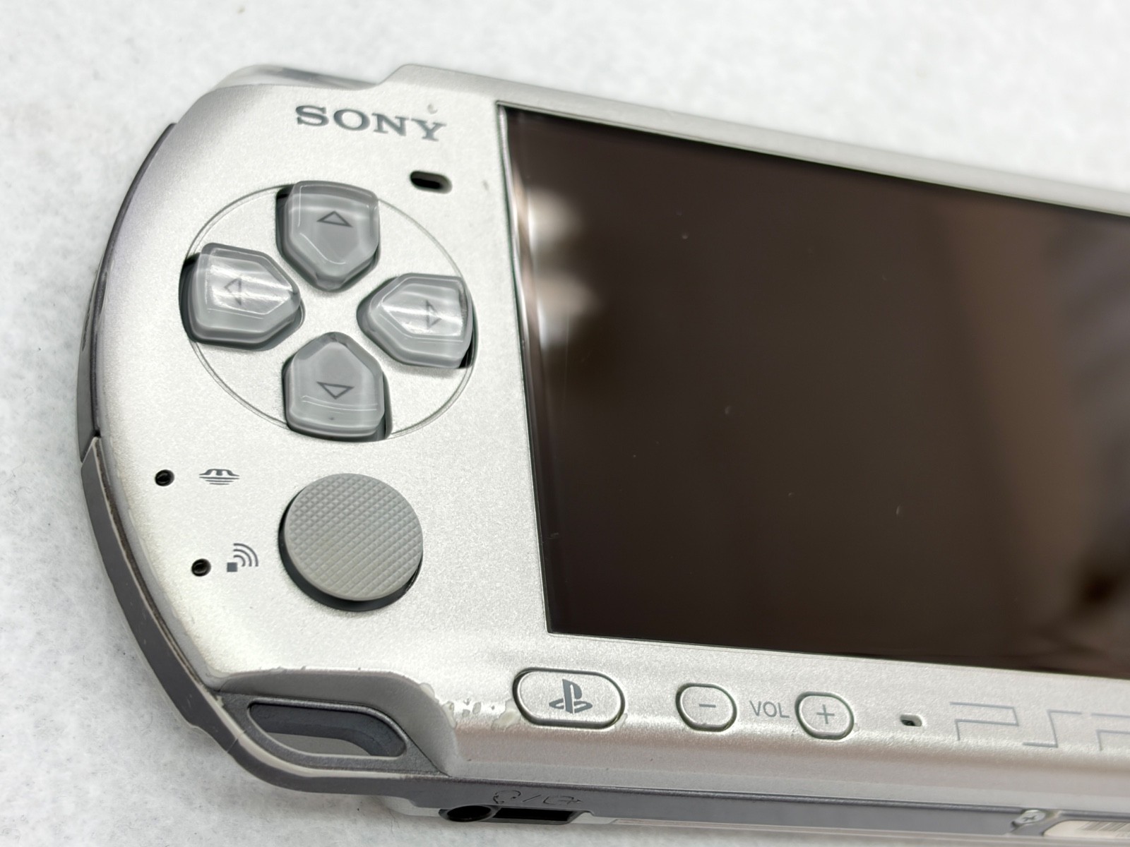 TESTED SONY PSP 3000 SILVER Console + Charger + battery + 3 game Region free 2GB