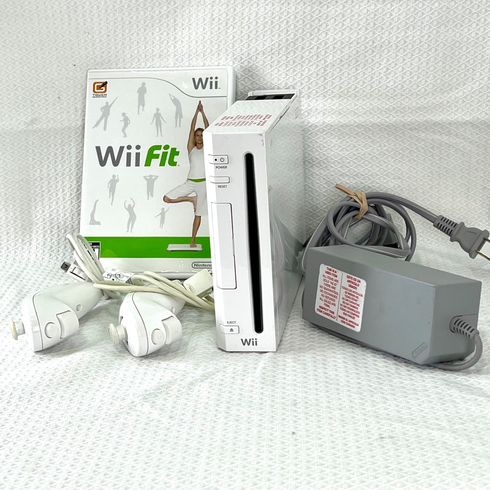 Nintendo Wii Console Bundle RVL-001 White Wii Fit 2 OEM Nunchuks Tested