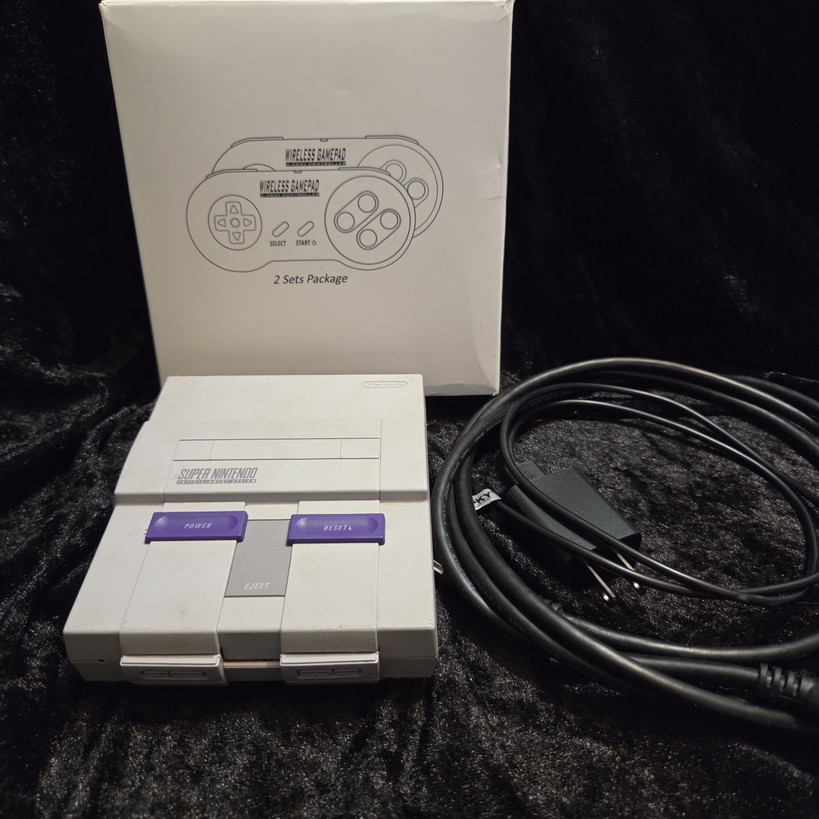 Super Nintendo SNES Mini Classic Console CLV-201 Cables 2- Cordless Controllers