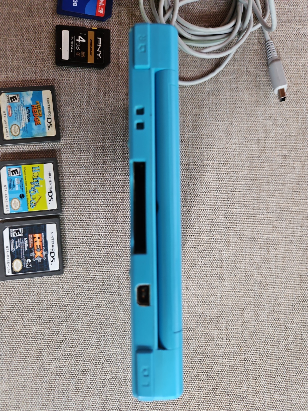 Nintendo DSi Blue Console W/Stylus, Charger,3games,2memory SDcards. Tested Works