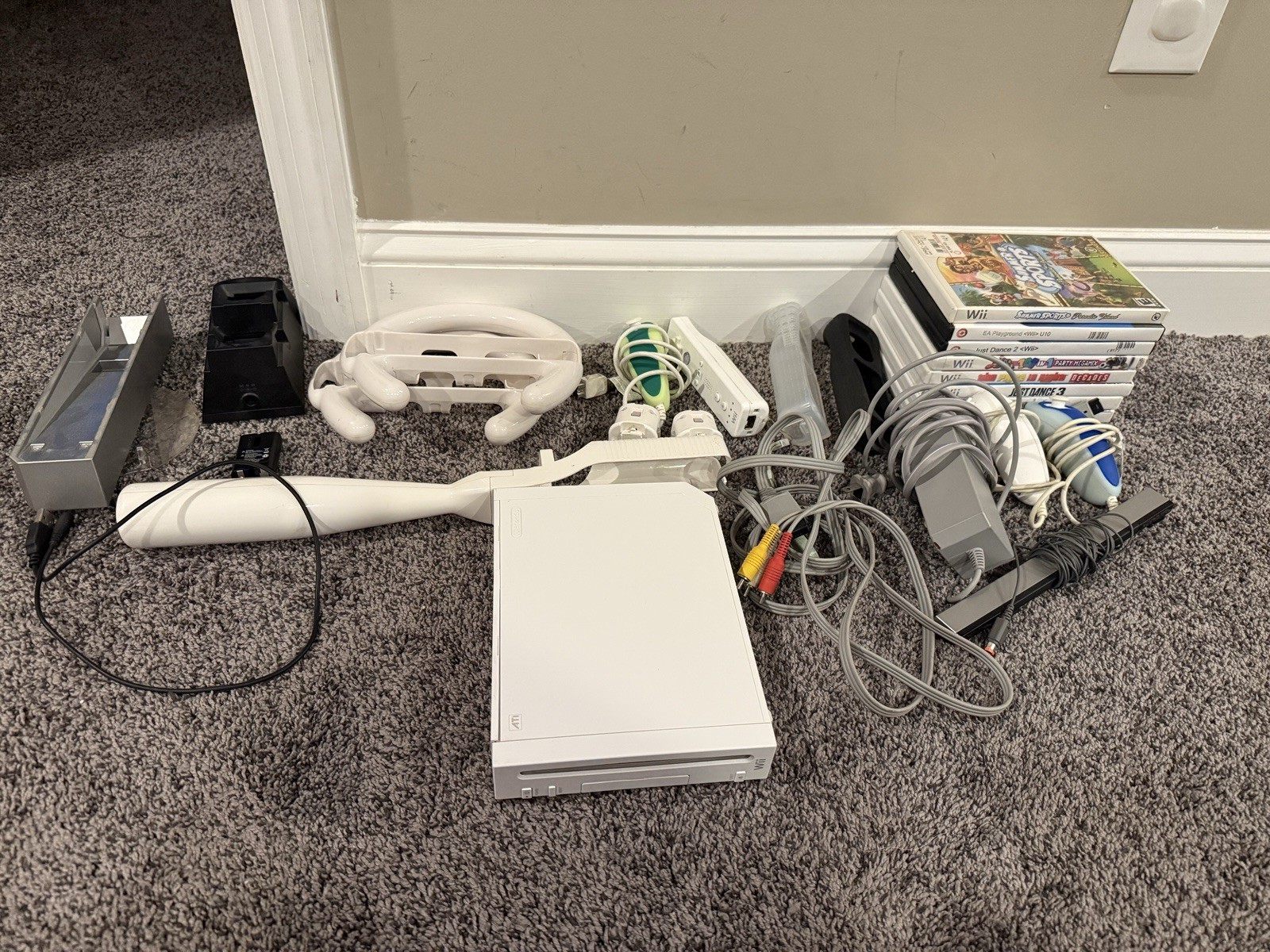 Nintendo Wii Lot Bundle w/ 8 Games controller Cables Accessories