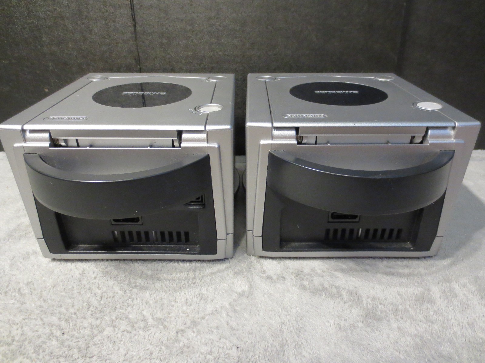 Lot of Two Silver Nintendo GameCube Consoles DOL-101 «AS IS» Will Not Read Disc