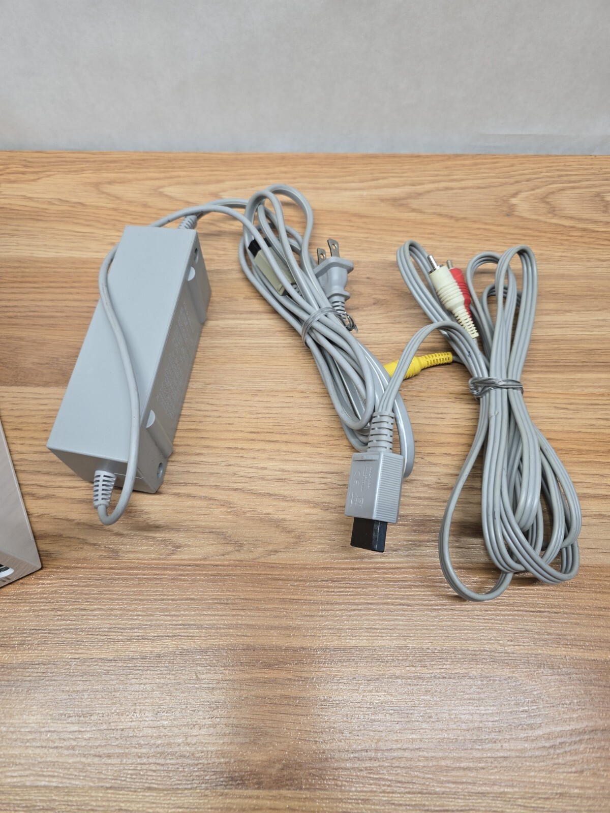 Nintendo Wii RVL-001 Console POWERS ON Power Supply And Tv Connection Untested