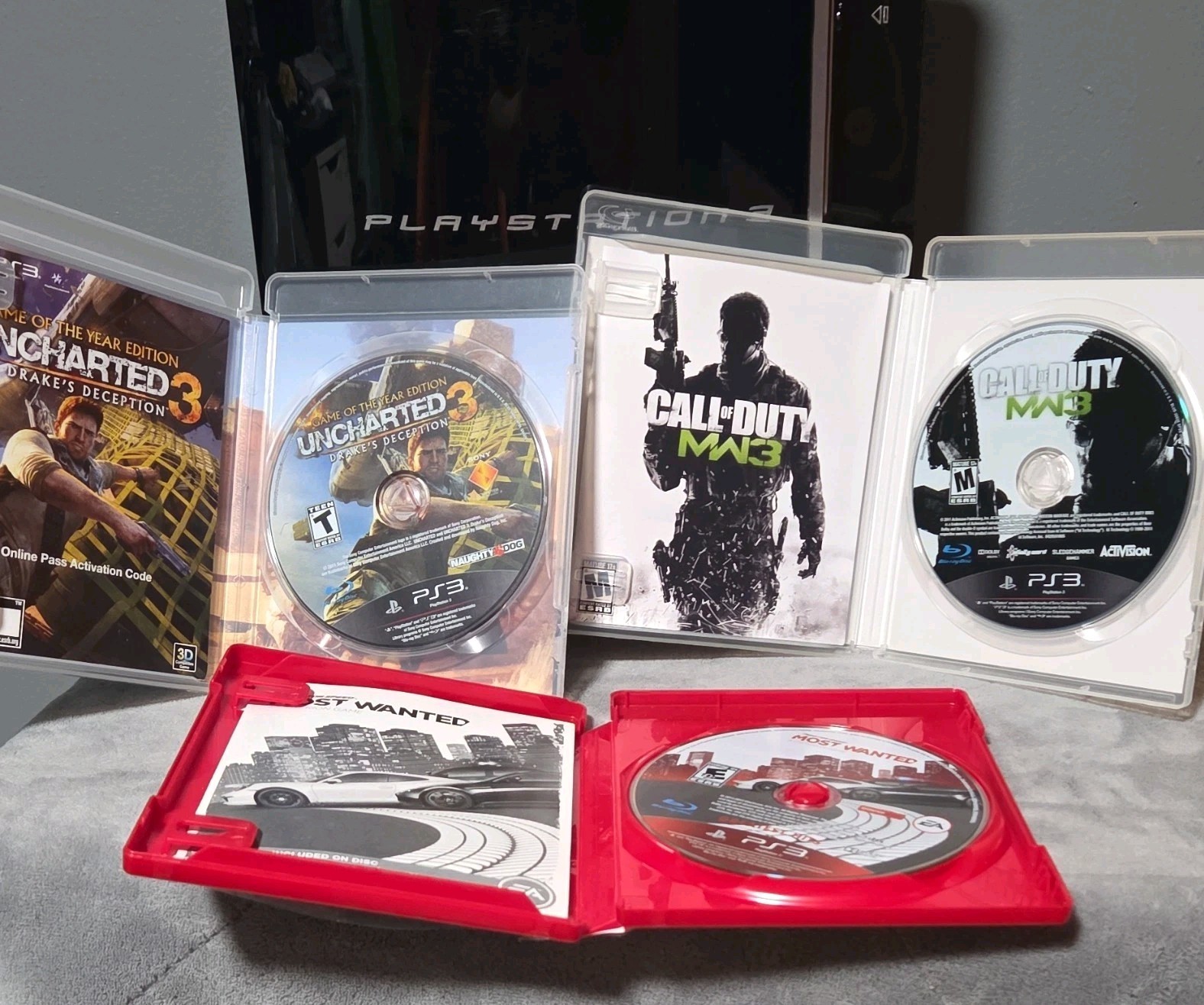 Sony PlayStation 3 CECHG01 Console w/ Controller, Uncharted 3, MW3 Read Descrip