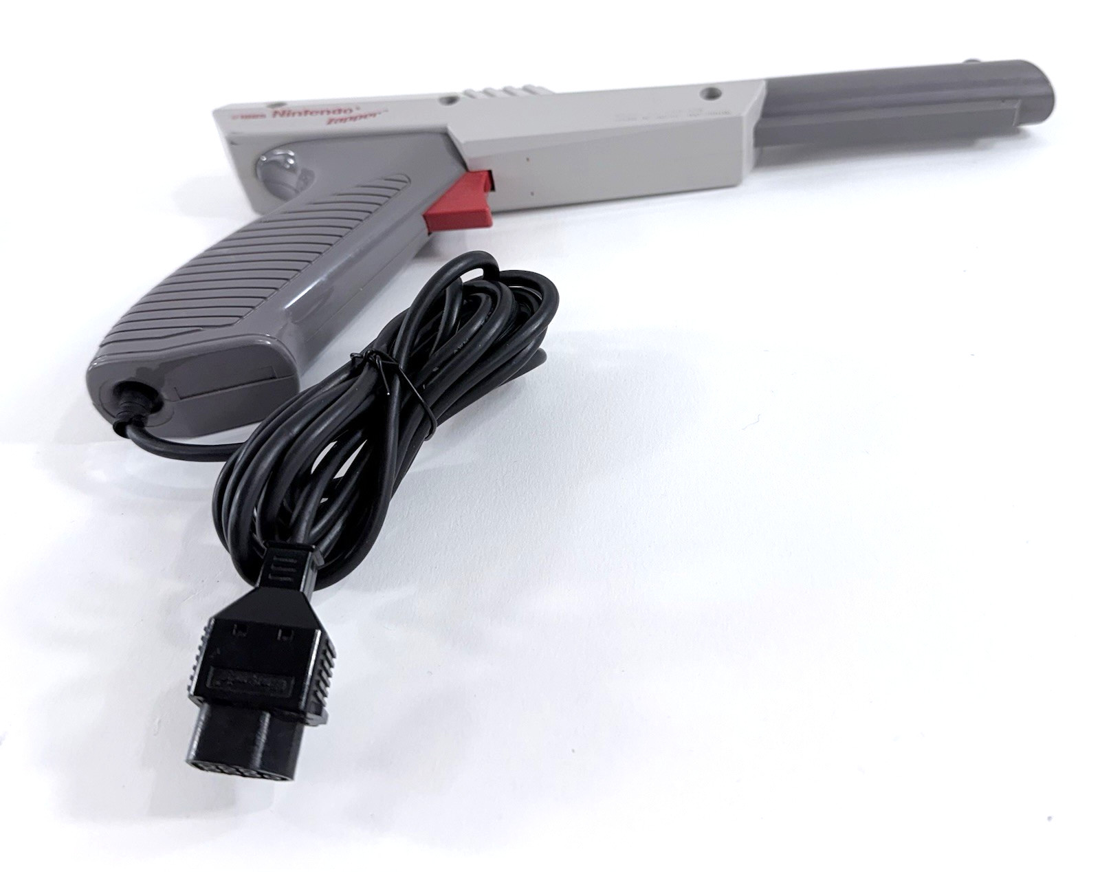 Nintendo NES Console + Controller, Zapper, AV cable, Power Supply – Tested