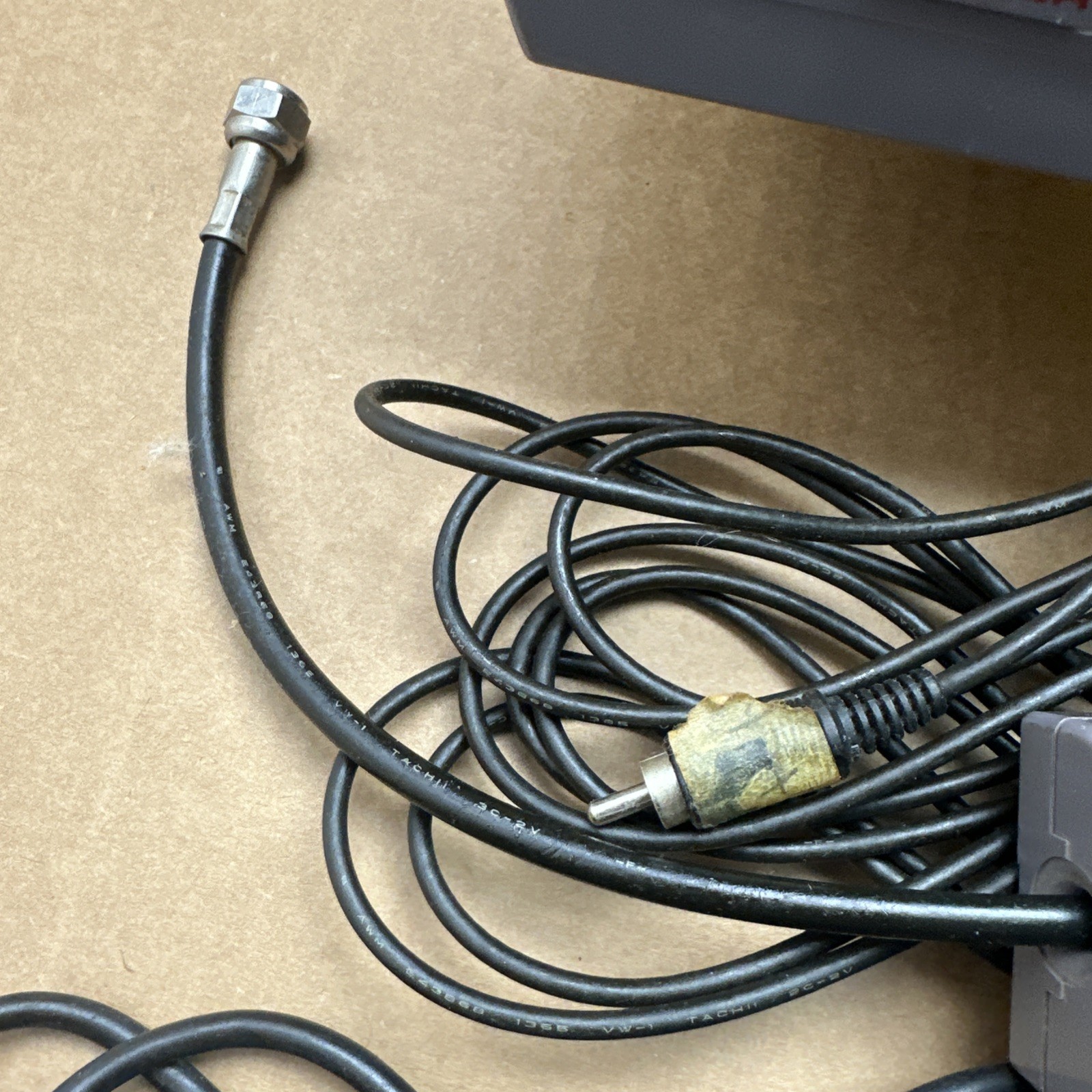 1985 Nintendo System Console Cords 2 Controllers Powers On Not Tested with Game