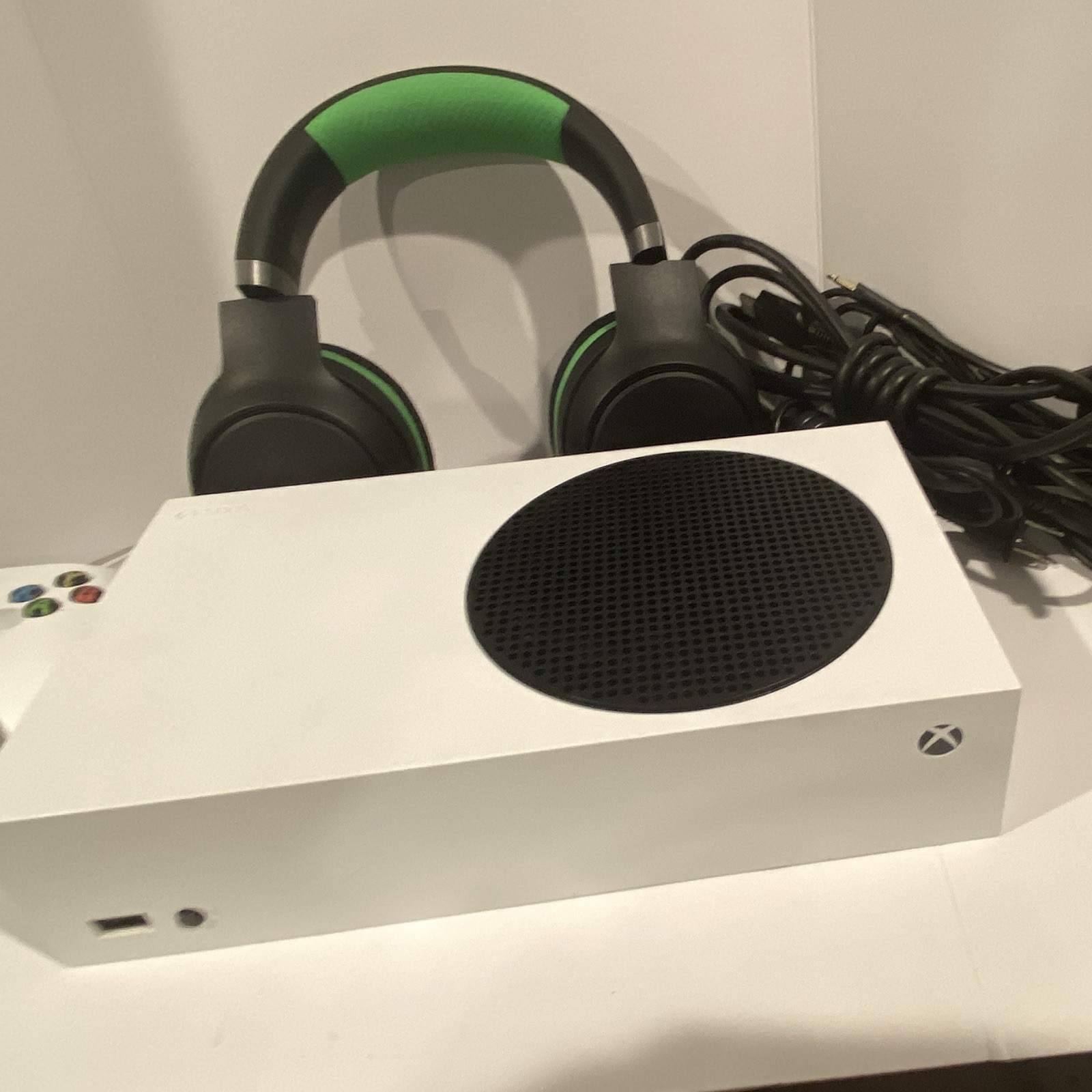 Microsoft Xbox Series S 512GB White Console Bundle Controller Headset 1440p