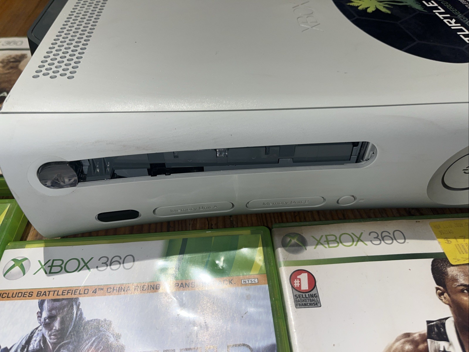 Xbox 360 60gb White Console bundle w/ games & Cords