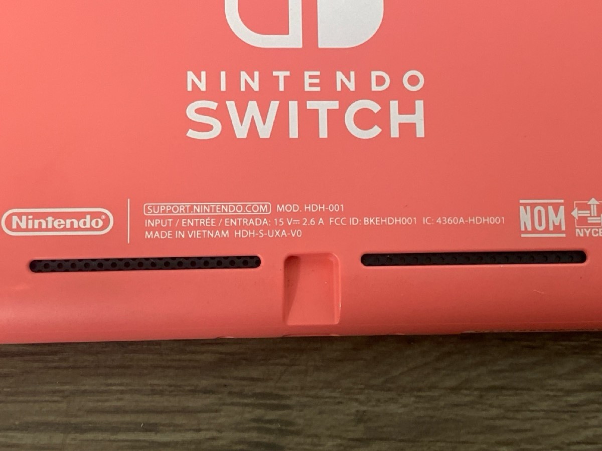 NINTENDO SWITCH LITE HANDHELD – HDH-001 CORAL PINK WITH CHARGER (WCP038445)