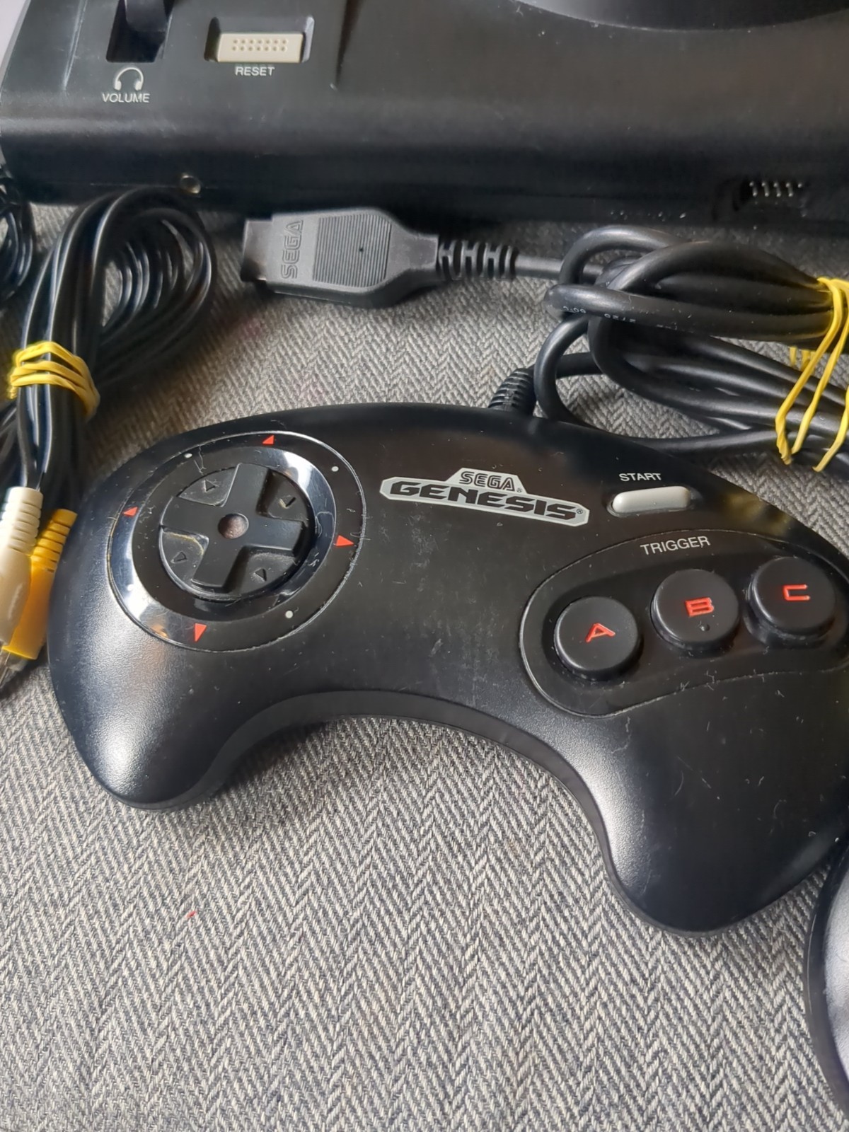 SEGA GENESIS Console MK-1601 AUTHENTIC Video Game System 1st Model 2 Controller