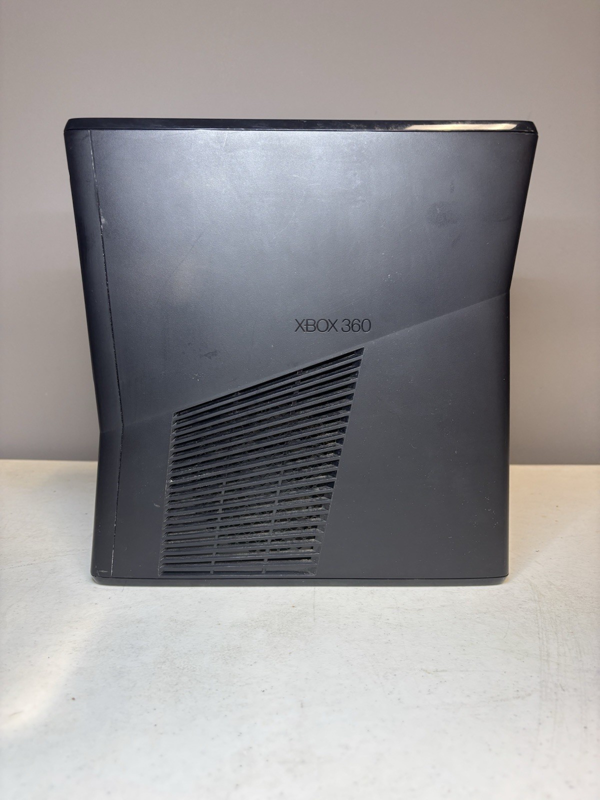Microsoft Xbox 360 320GB Black Console w/ White Controller, Power/AV Cables