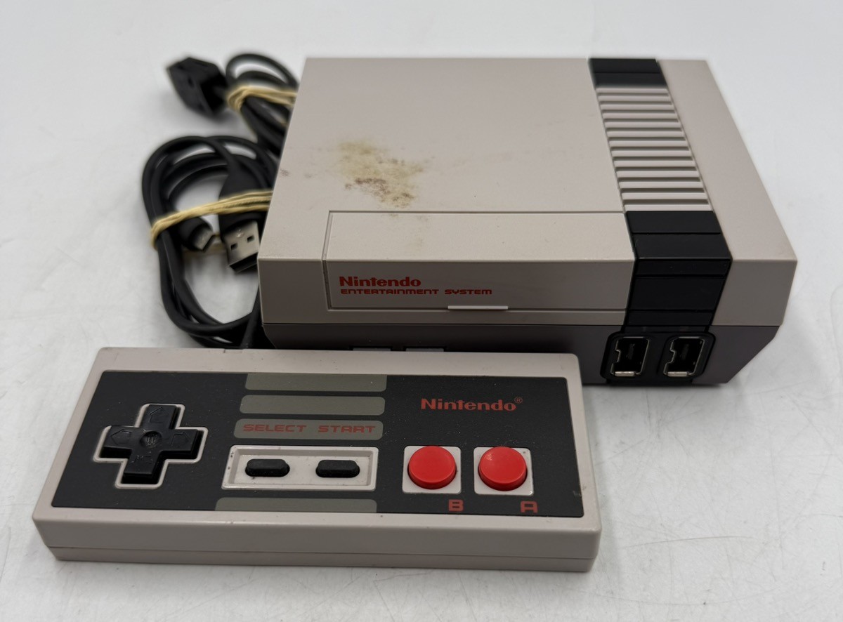 NINTENDO NES CLASSIC EDITION CONSOLE W/ CONTROLLER (CP2018451)