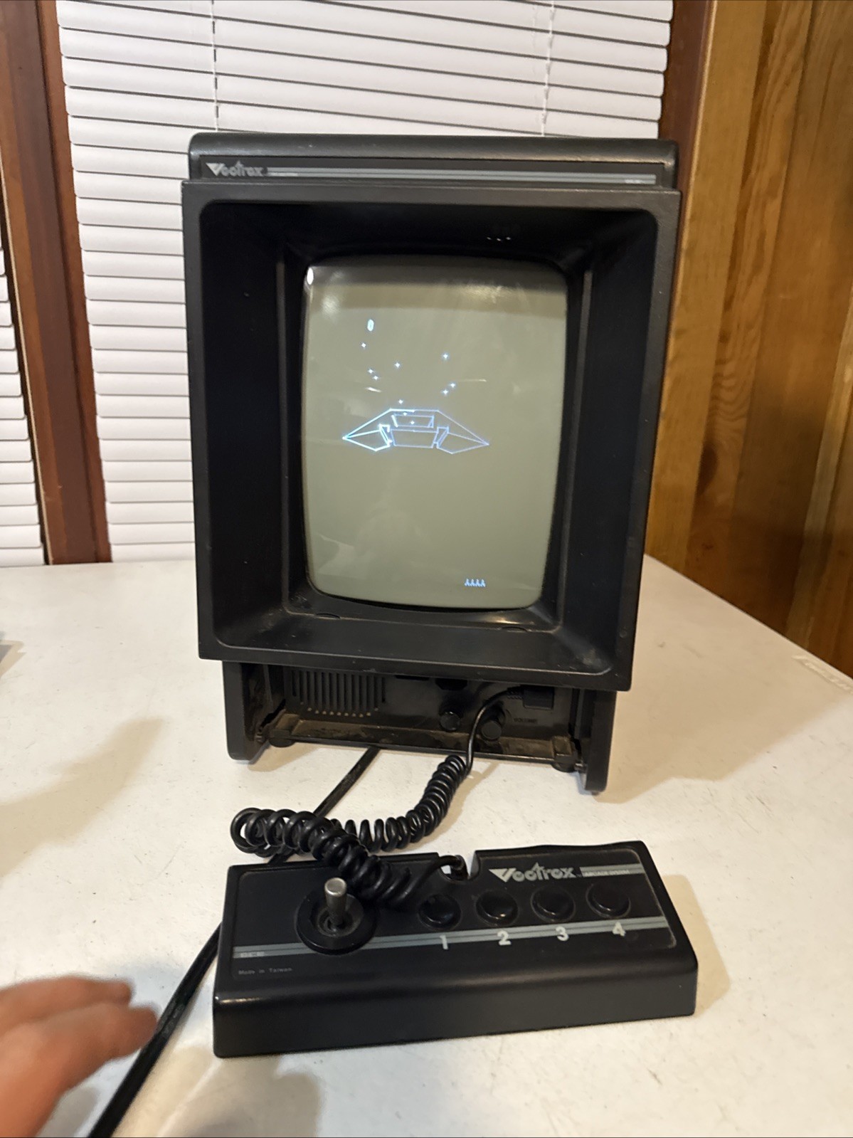 GCE Vectrex Arcade System Console 1982 – POWERS ON – SOLD AS IS / LOOK/READ!