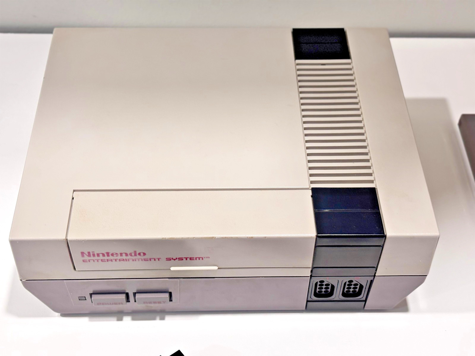 Nintendo NES (NES-001) 1985 Console w/ 2 OEM Controllers & 8 Games Bundle!
