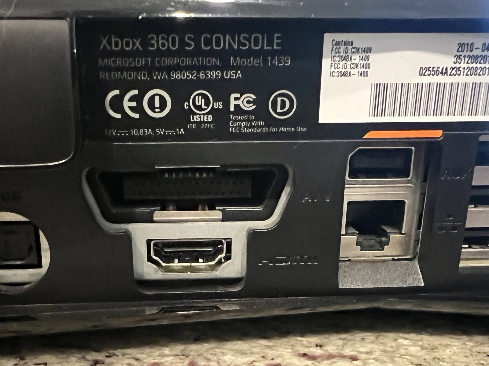 Xbox 360 S Model 1439 250 GB Black Console Bundle:Controller,Cables,Game
