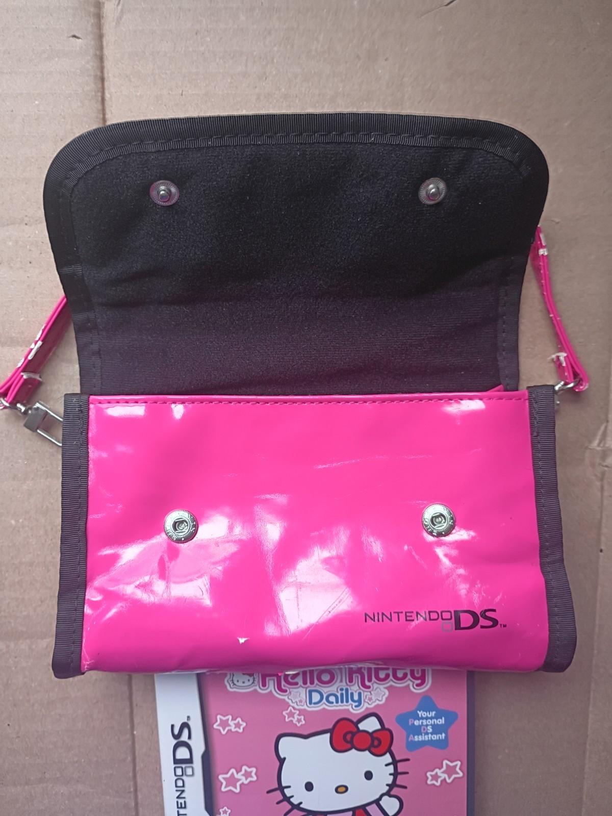 Used Nintendo DS-Hello Kitty carrying Bag,& Game Complete