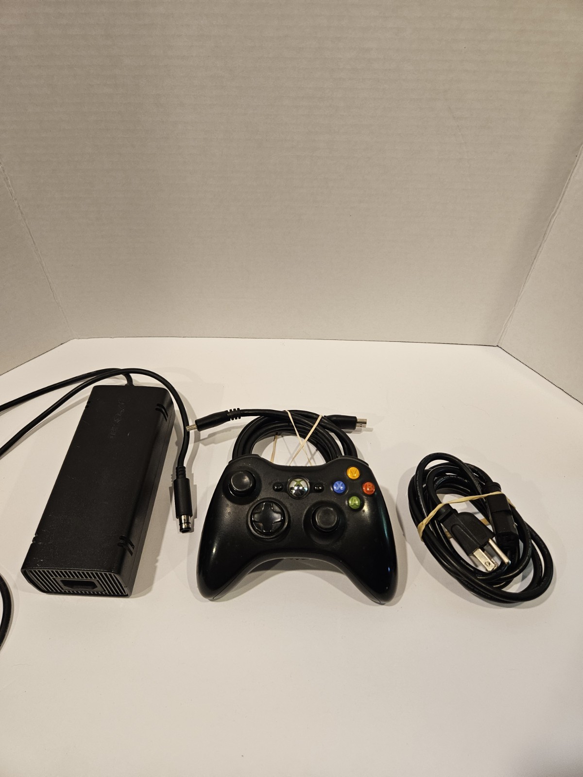 Xbox 360 E Console Bundle 1 Controller Power Supply 7 Games Tested Working