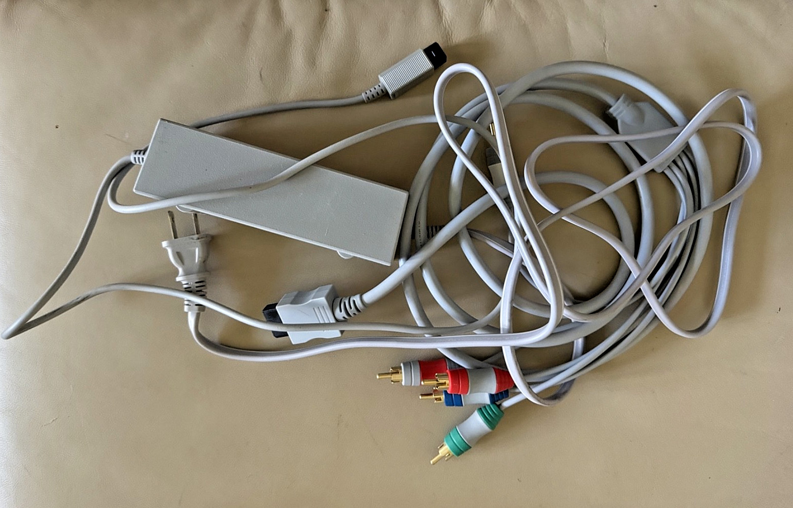 Nintendo Wii Console HD + Remotes, Wii Sports & More