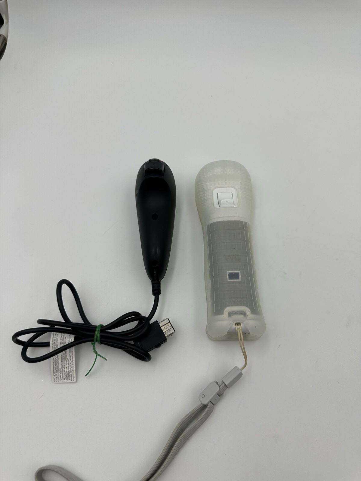 Nintendo Wii Console RVL-001(USA) With Hook-Up Cables Remote Nunchuck Wii Play