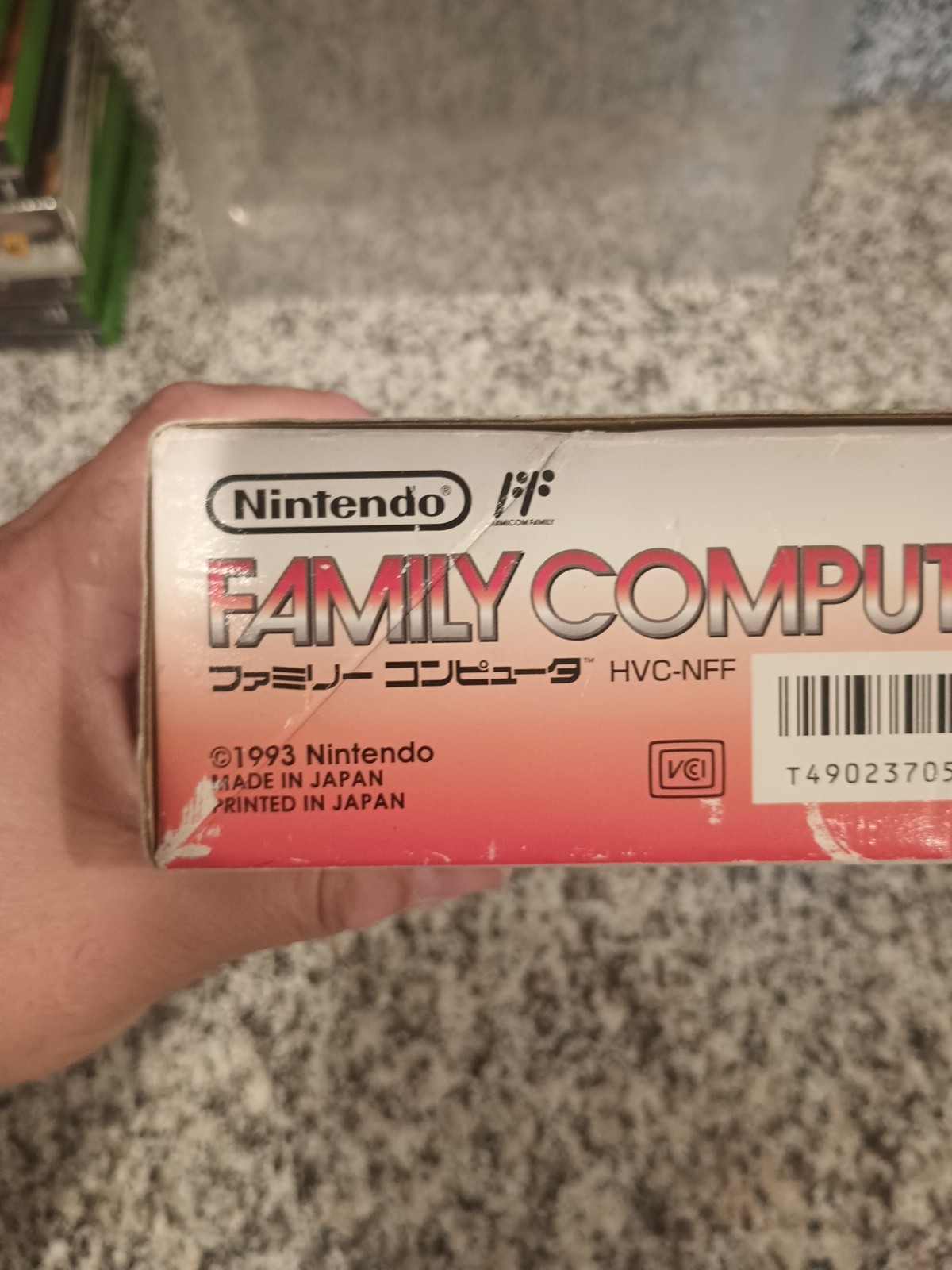 NEW Nintendo Famicom AV HVC-101 Console *GREAT BOX – COLLECTORS ITEM*