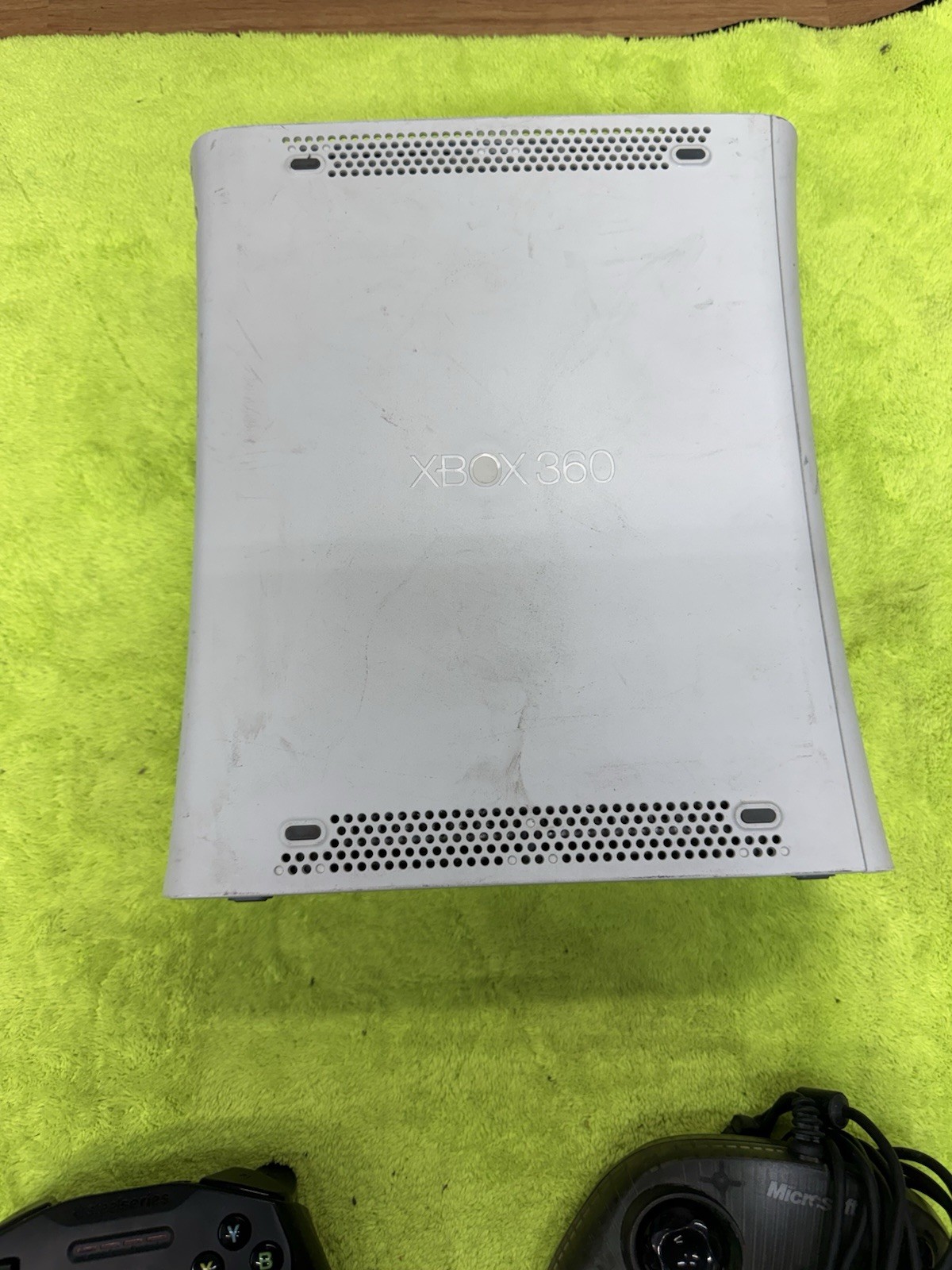 Xbox 360 Console White Worked the Last Time Unknown Condition Pics 2 Controllers