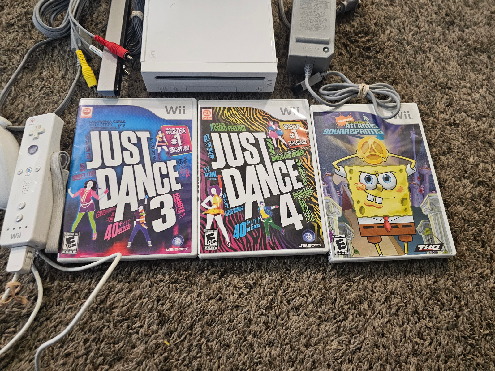 Nintendo Wii White Console Bundle RVL-001 W/3 GAMES AND HOOKUPS. PLAYS GAMECUBE