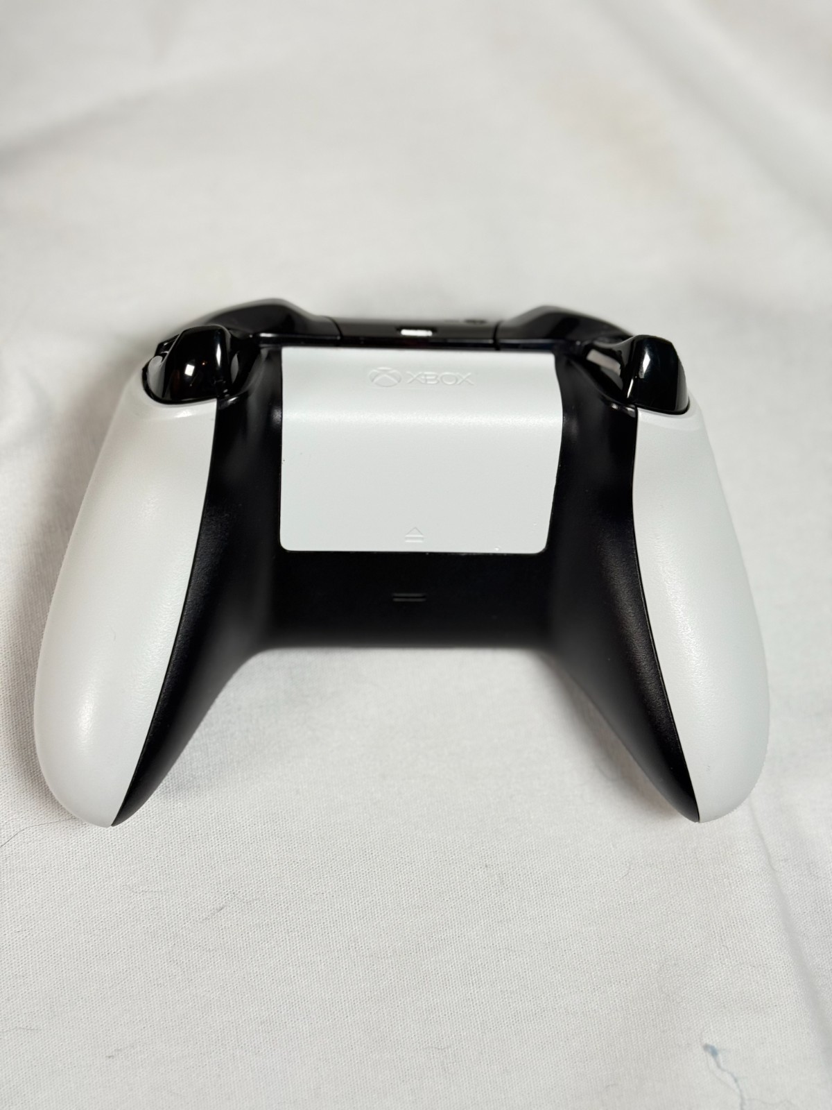 Microsoft Xbox One 1540 500GB Gaming Console & Controller White Used