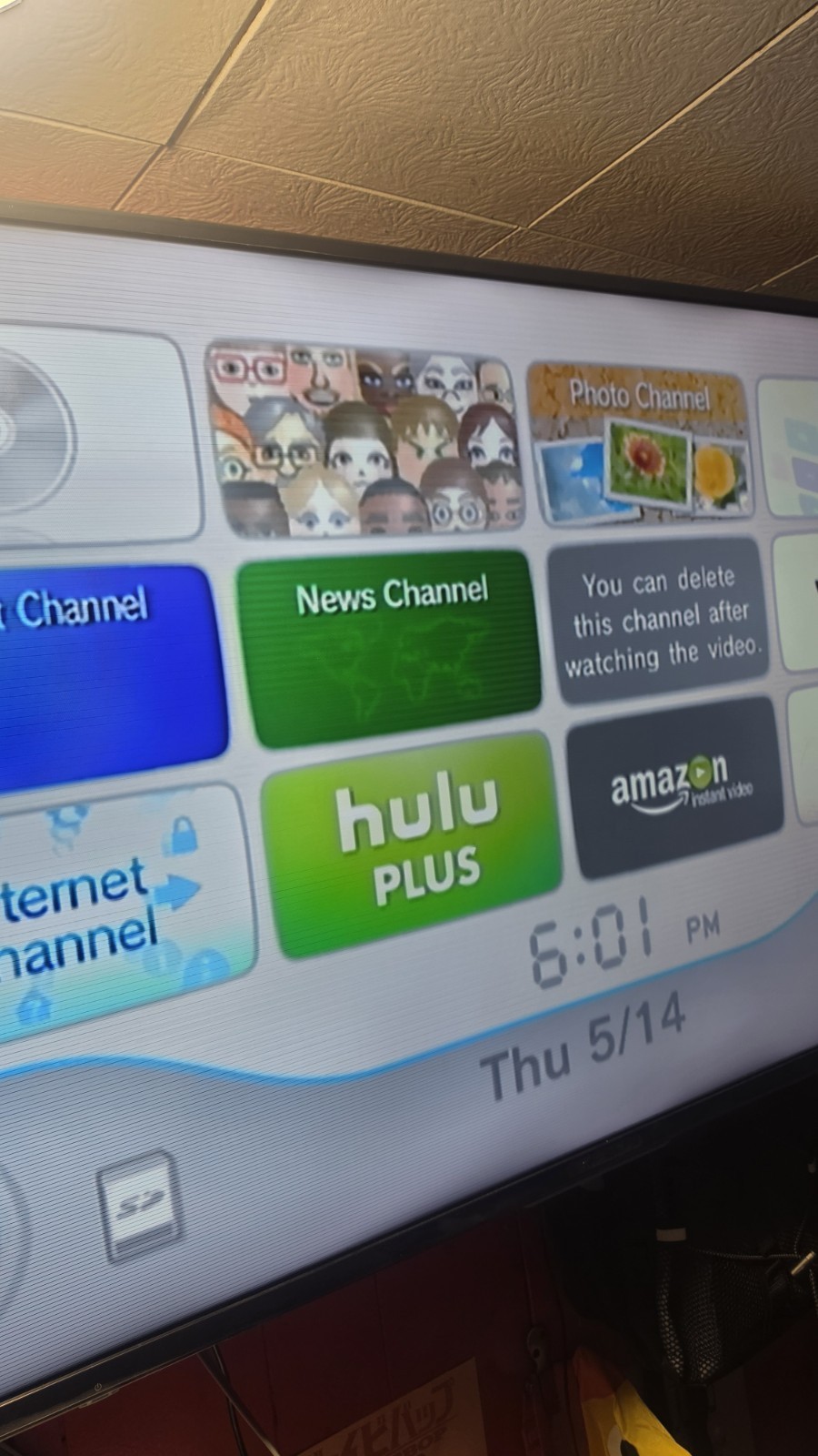 Nintendo Wii RVL-001 512 MB Home Console – White Bundle with 4 Games