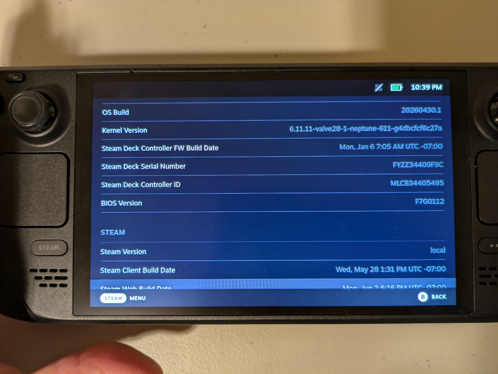 Valve Steam Deck OLED 1 TB w/ Handheld Case + Charger – Excellent Used Condition