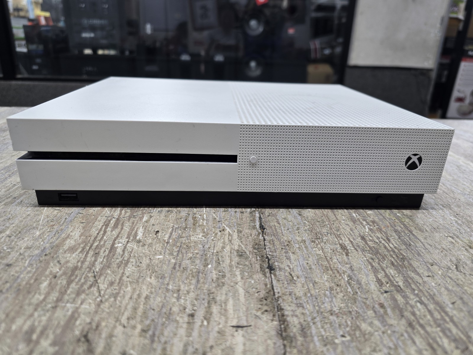 Microsoft Xbox one Gaming Console 1681 White 500gb w/ controller and cable