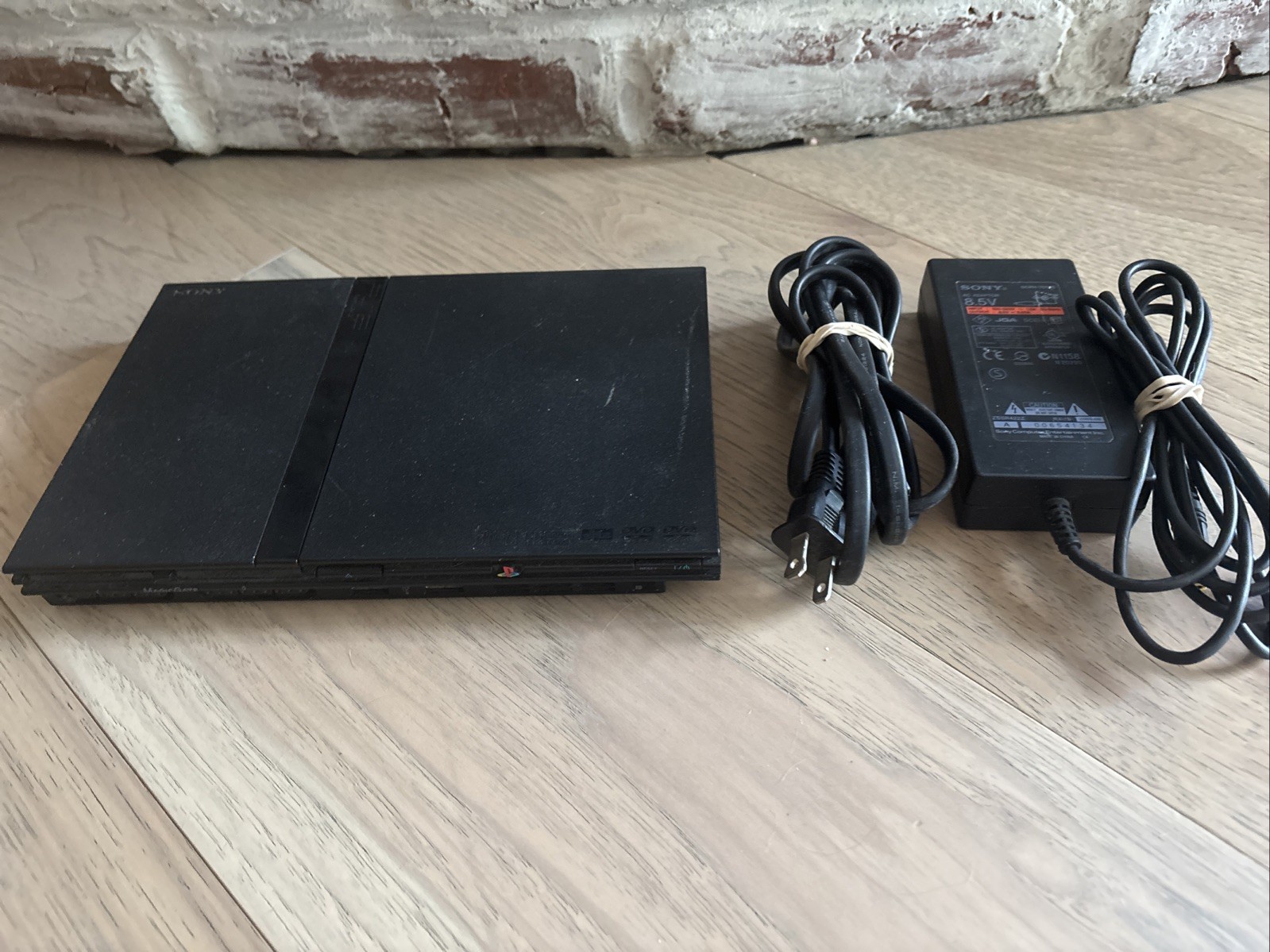 Sony Playstation 2 PS2 SCPH-77001 Slim for REPAIR/RESTORE- Powers On Reads Discs
