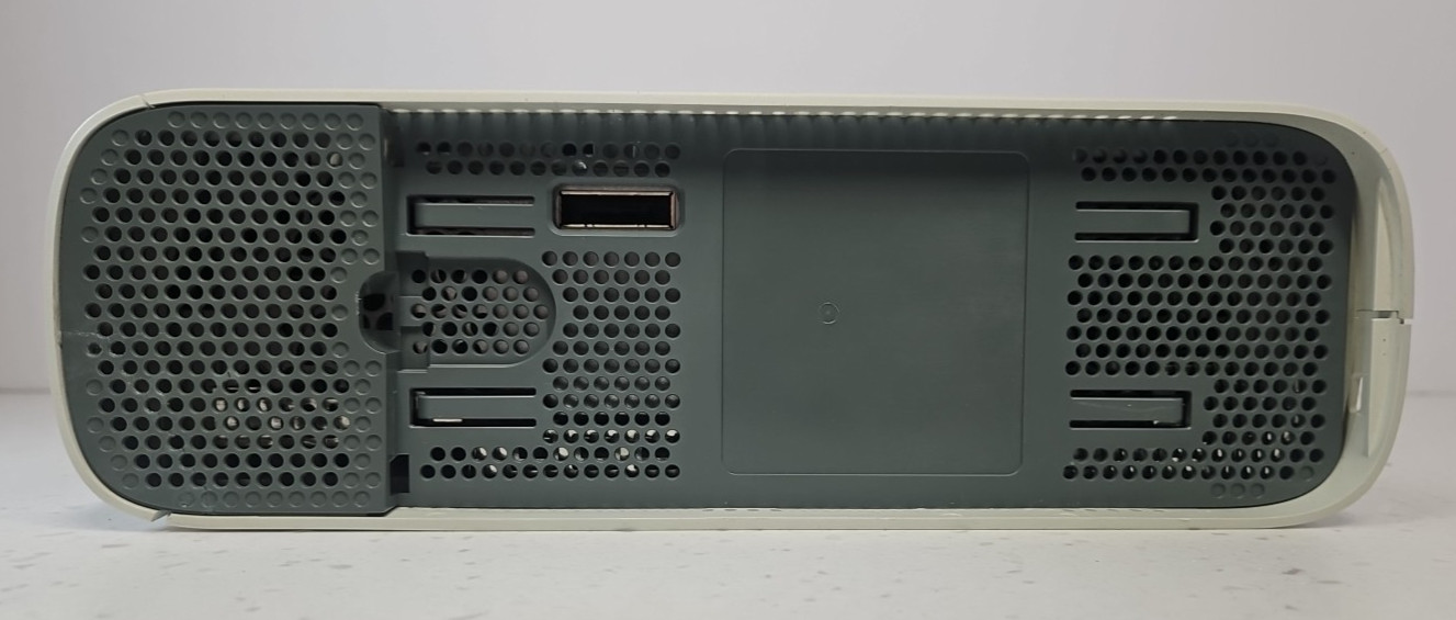 Xbox 360 Console White For PARTS. Unknown if still works. See DESCRIPTION!