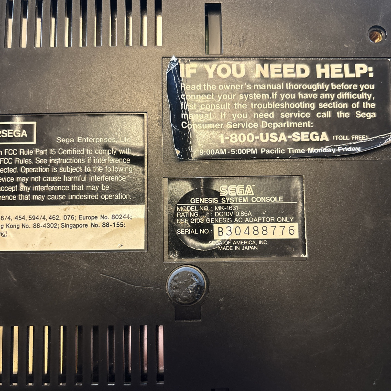 SEGA Genesis Console MK-1631 w/2 controllers, AC,Tested Works SEE DESCRIPTION!