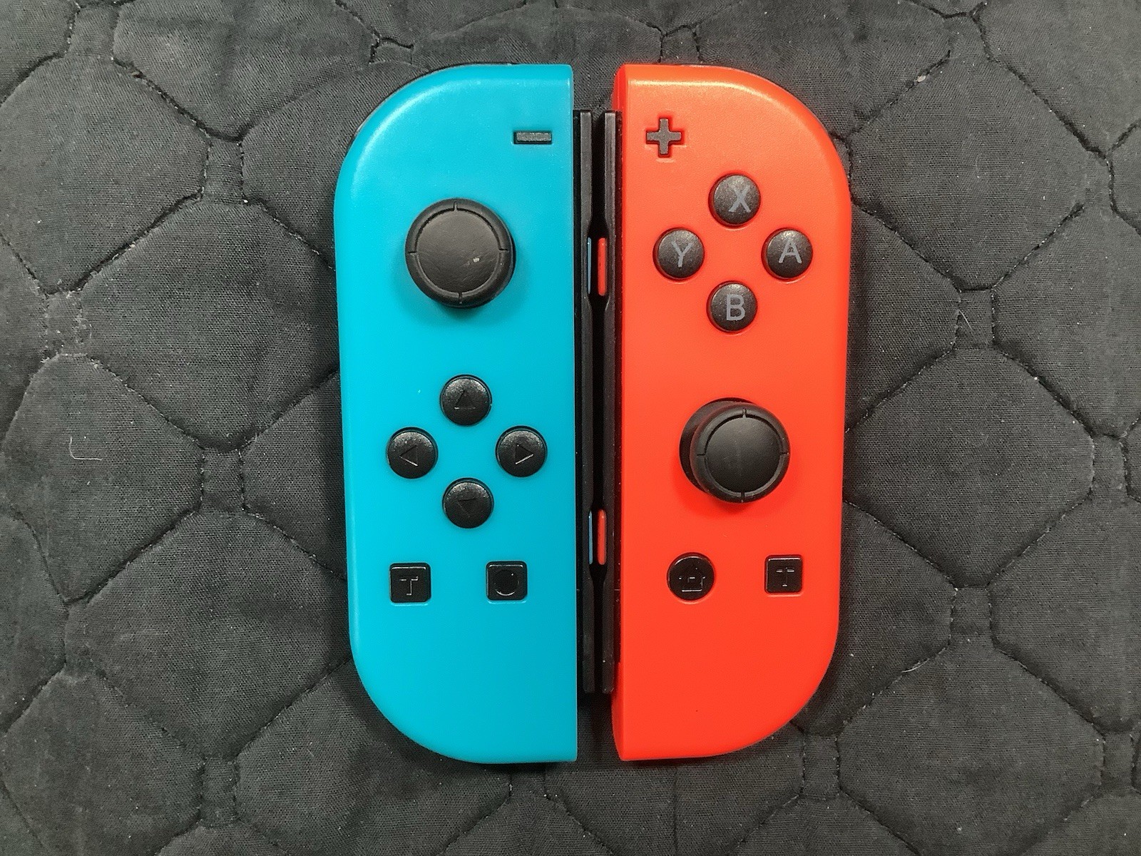 Nintendo Switch (HAC-001) – Handheld Console & Joycons