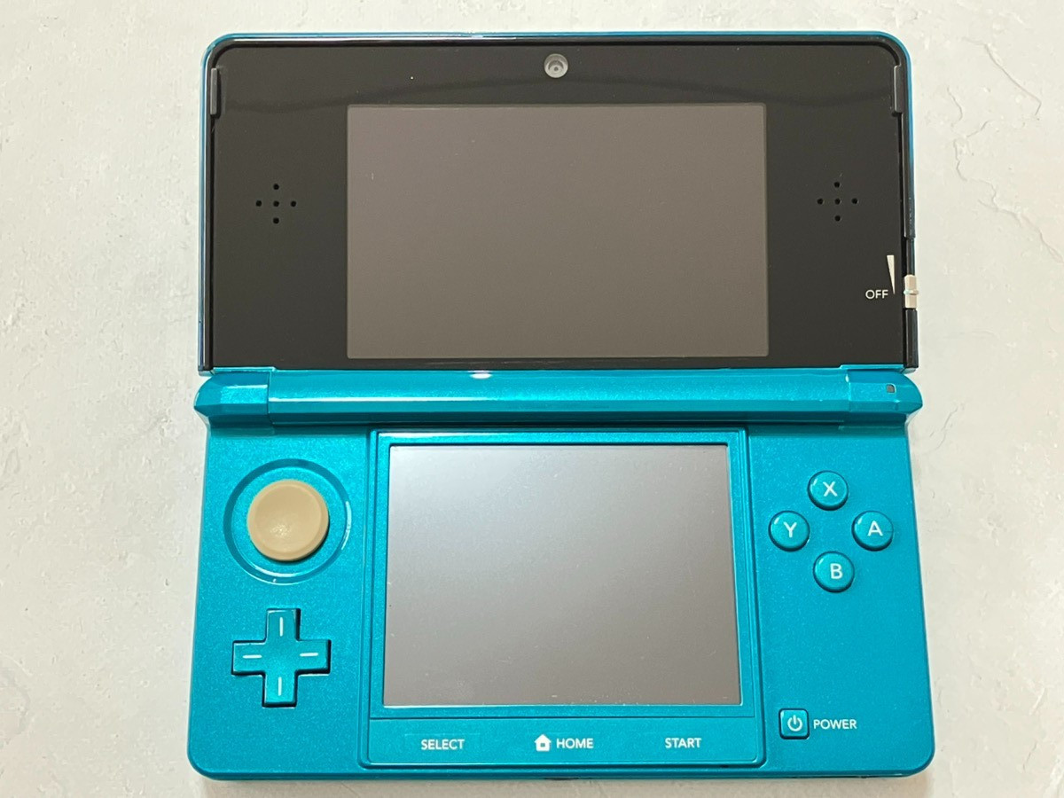 Nintendo 3DS Select Color Console region free / Charger SD card from US