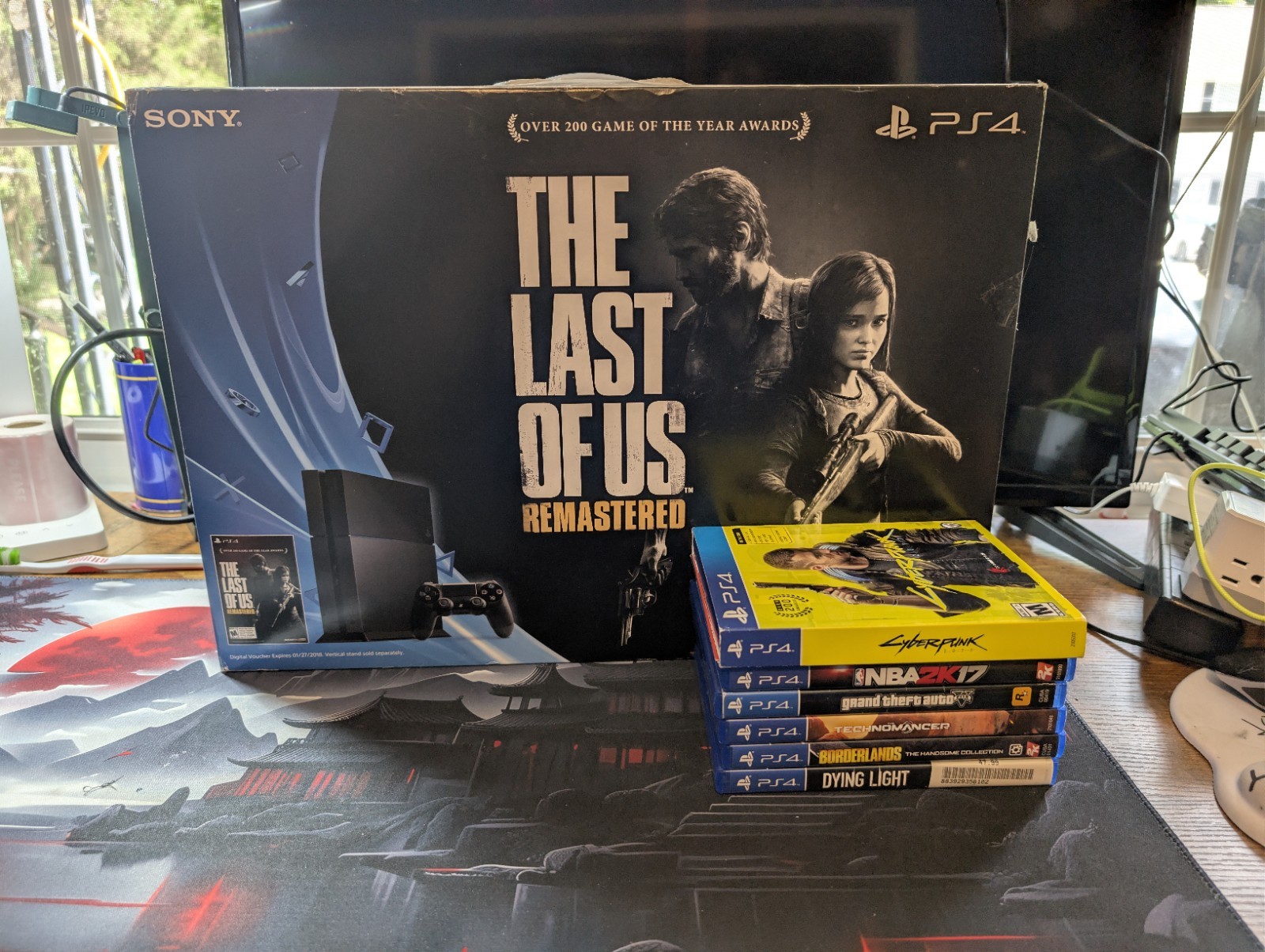 2 TB PlayStation 4 Original Box Included With 6 Games