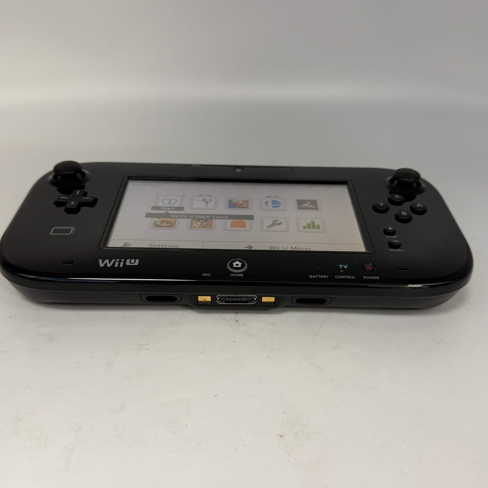 Nintendo Wii U 32GB Deluxe Console WUP-101 & GamePad WUP-010, Remotes and 4 Game