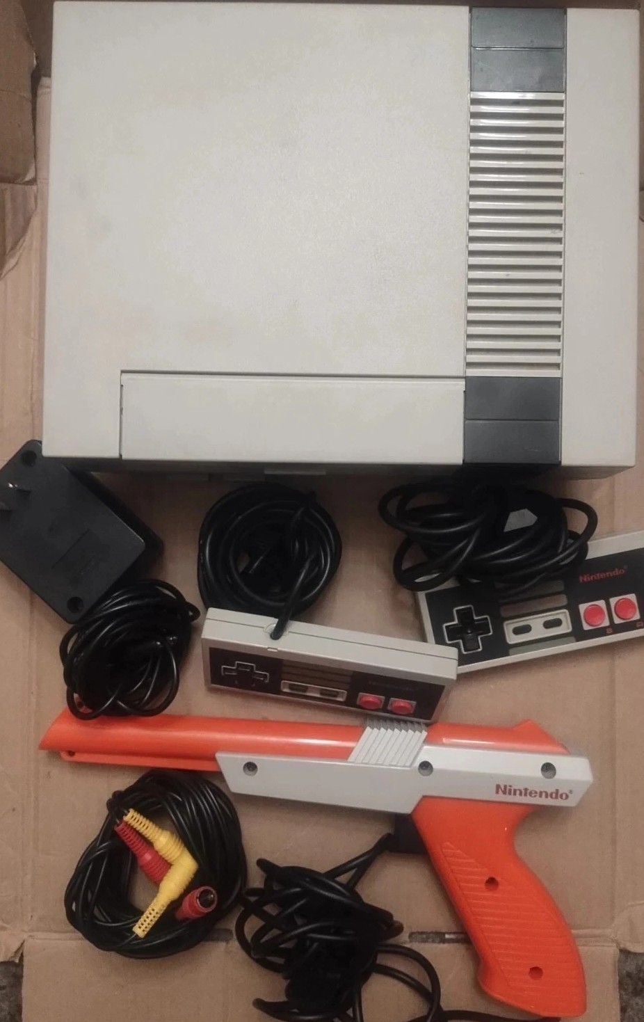 Nintendo Entertainment System NES Action Set *NO GAME* Clean Console, Accessorie