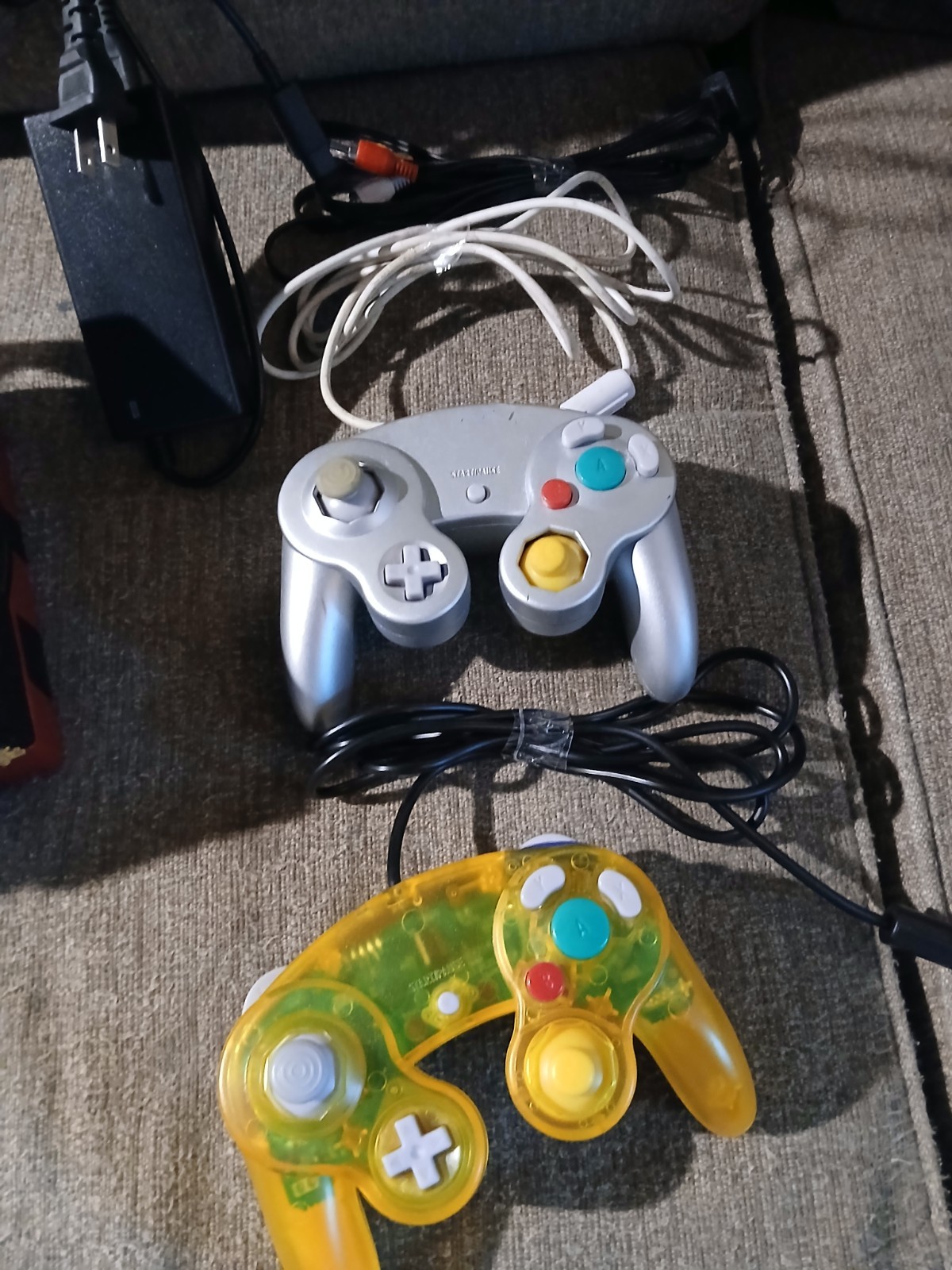 Custom Resident Evil Gamecube. 4 Games, 2 Controllers, Memory Card. See Pictures
