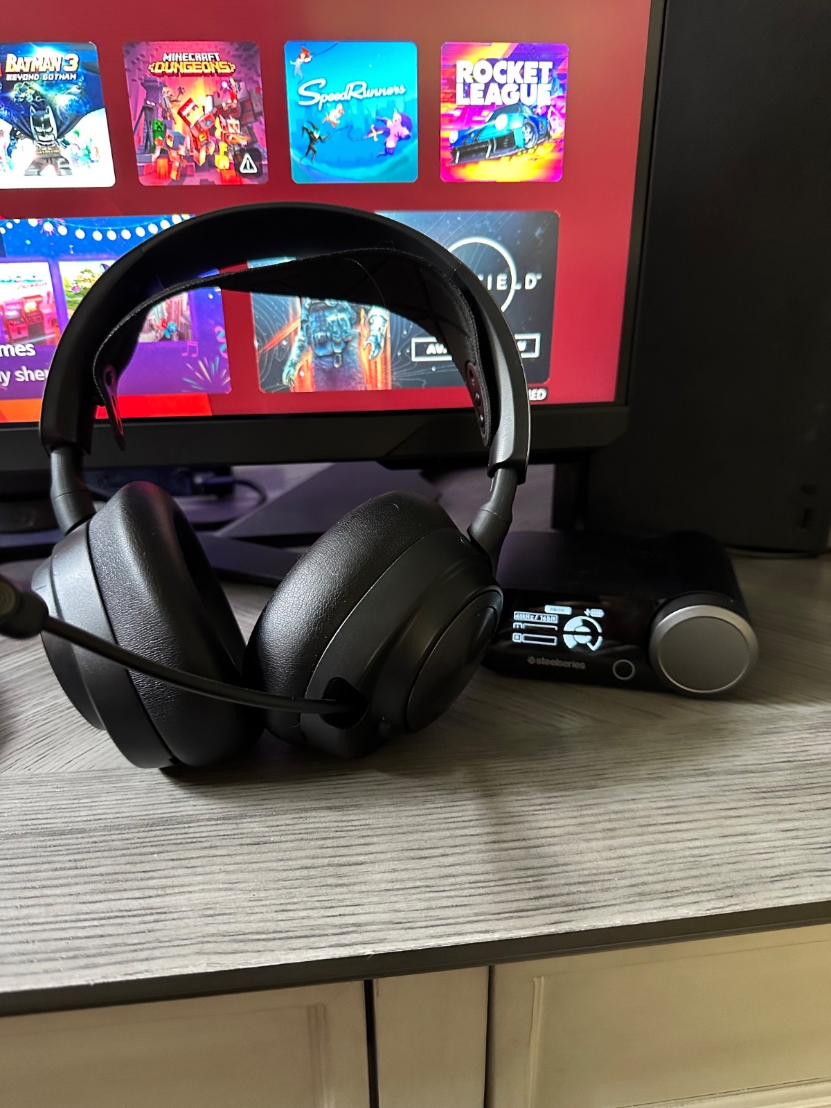 Xbox Series X 1TB, Razor controller, Steelseries Arctis Pro Gaming Headphone