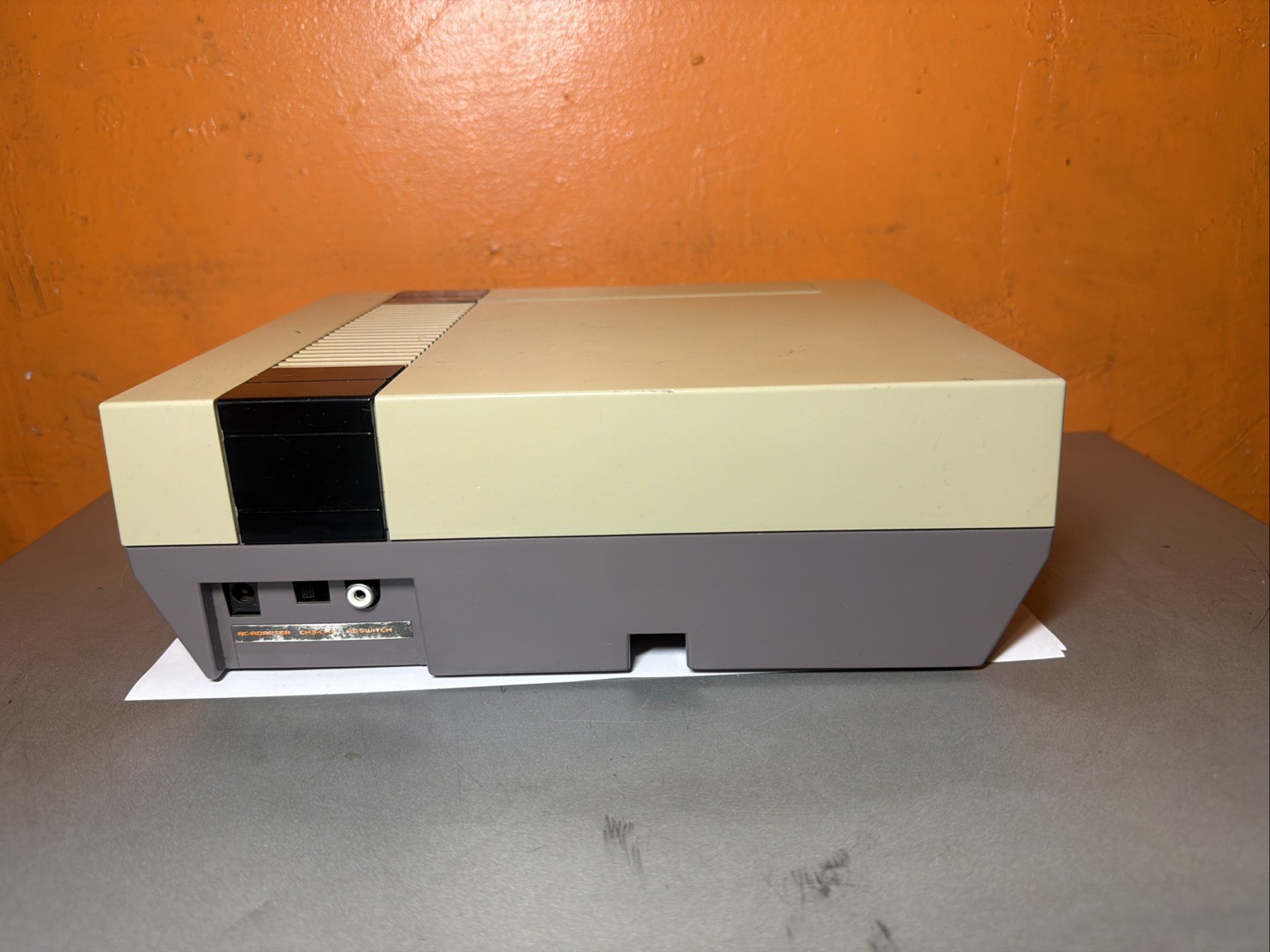 NINTENDO NES CONSOLE ORIGINAL SYSTEM FOR PARTS NOT WORKING POWERS ON
