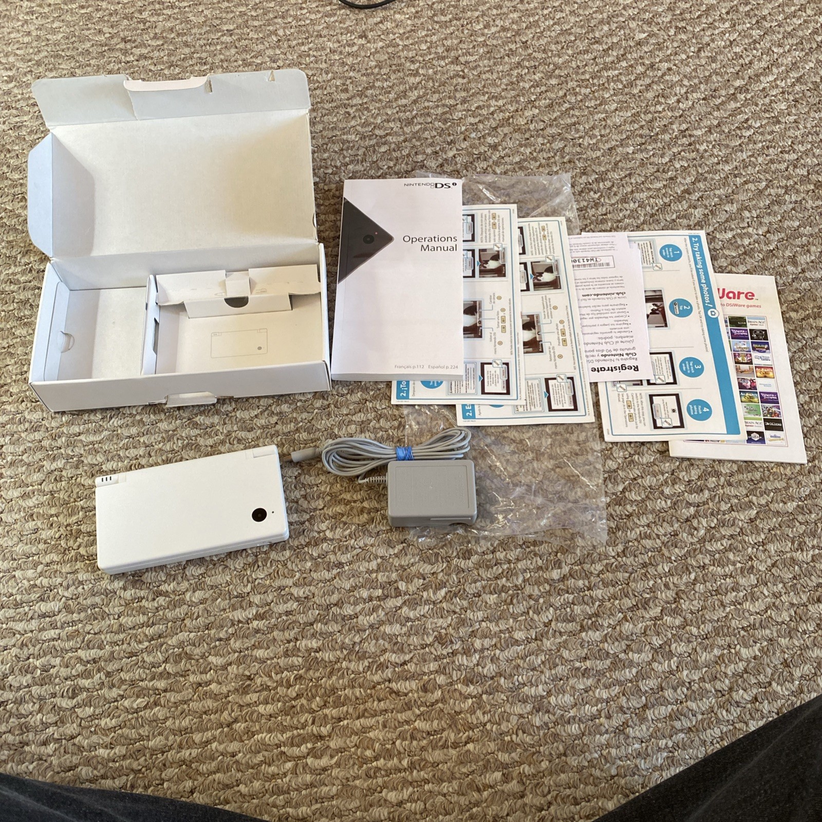 Nintendo DSi White Console in Original Box USA Version Charger Stylus Manual