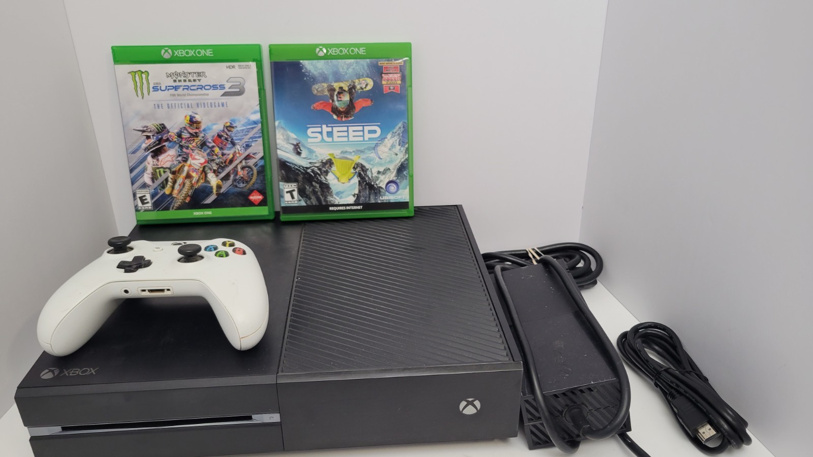 Xbox One Bundle + 2 Games + Controller – 500GB console TESTED